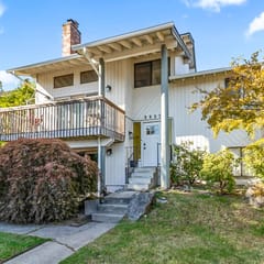 Lake WA View Home. 3 levels